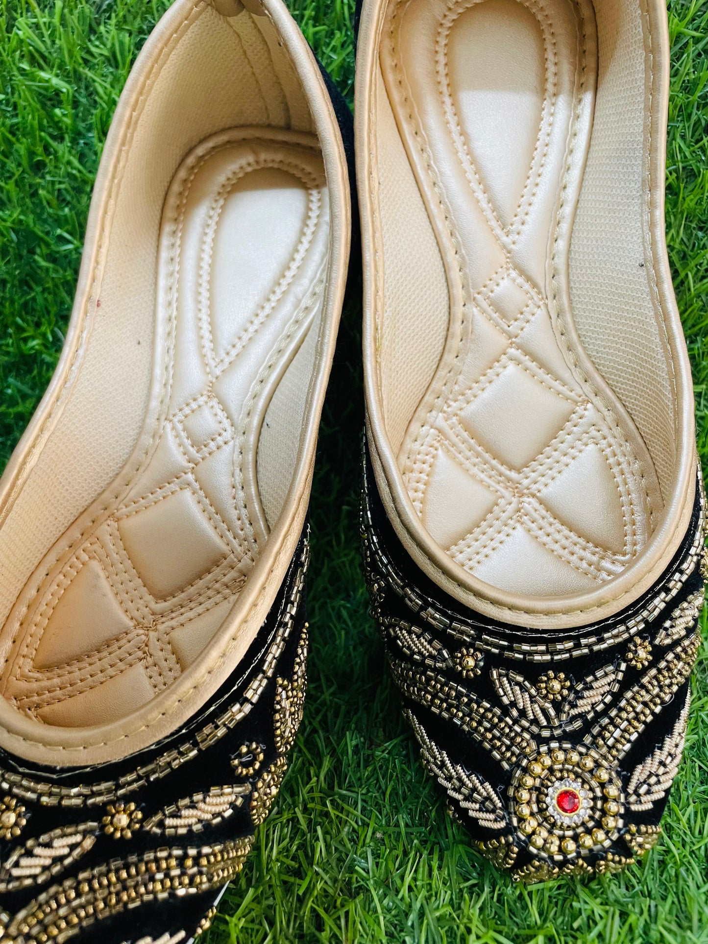 KAVE Noir Empress Jutti – Black, Gold & Ruby DISCOUNT