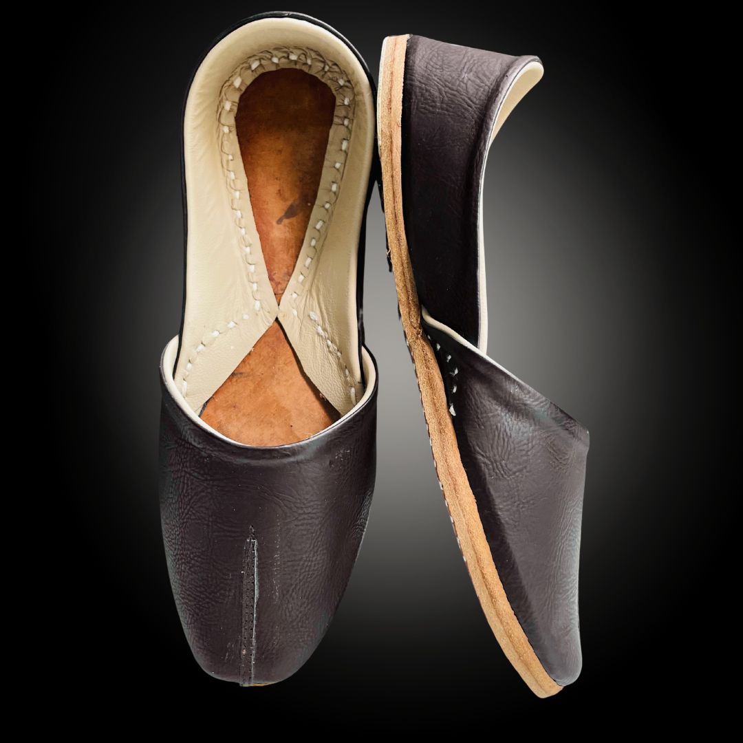 The Classic Dark black Jutti