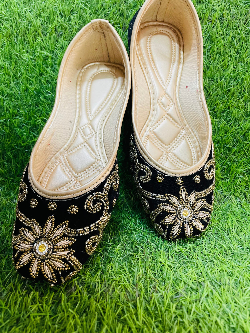 KAVE Embroidered Velvet Jutti – Maroon & Gold