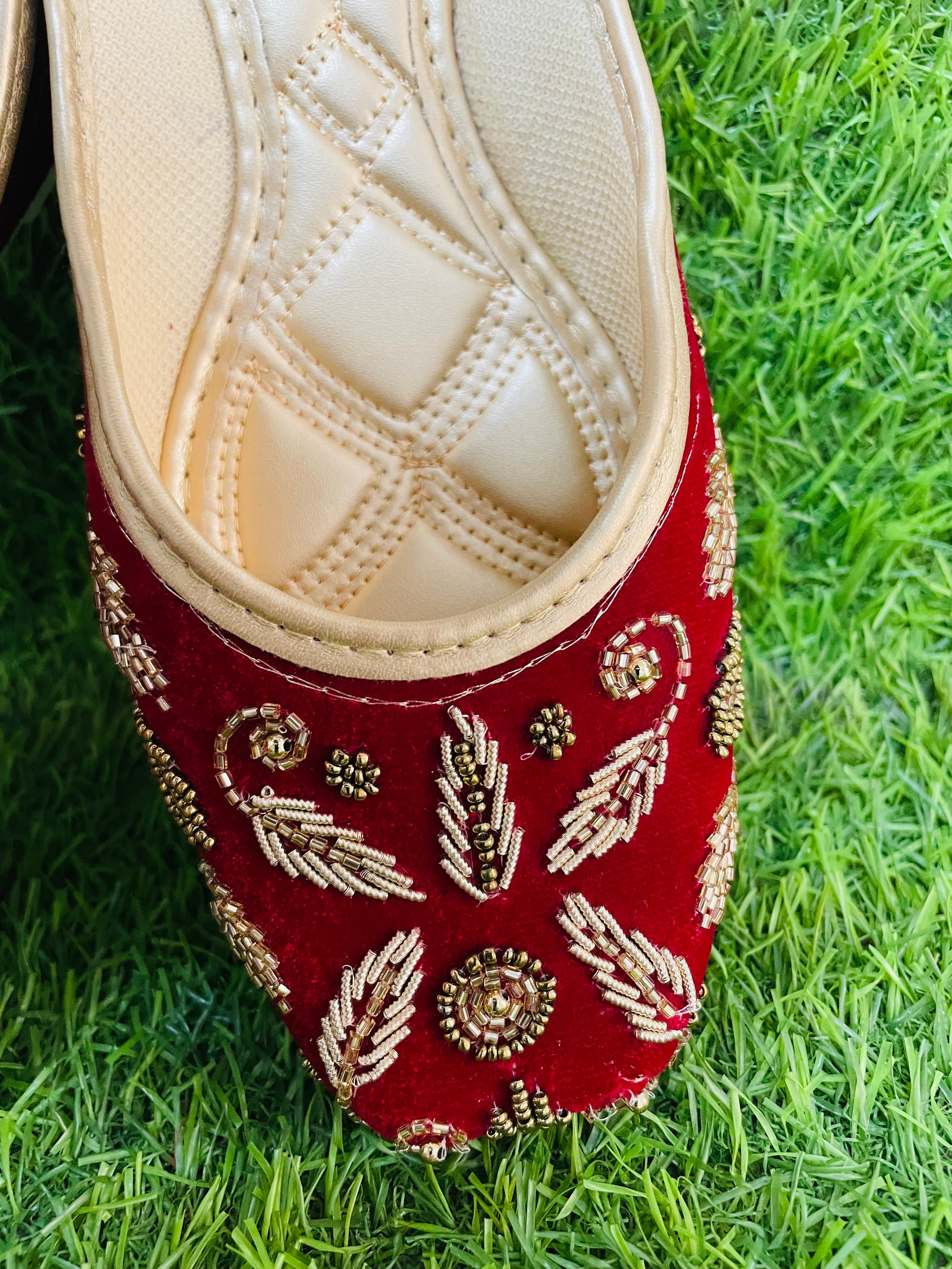 KAVE Classic Embroidered Velvet Jutti – DISCOUNT