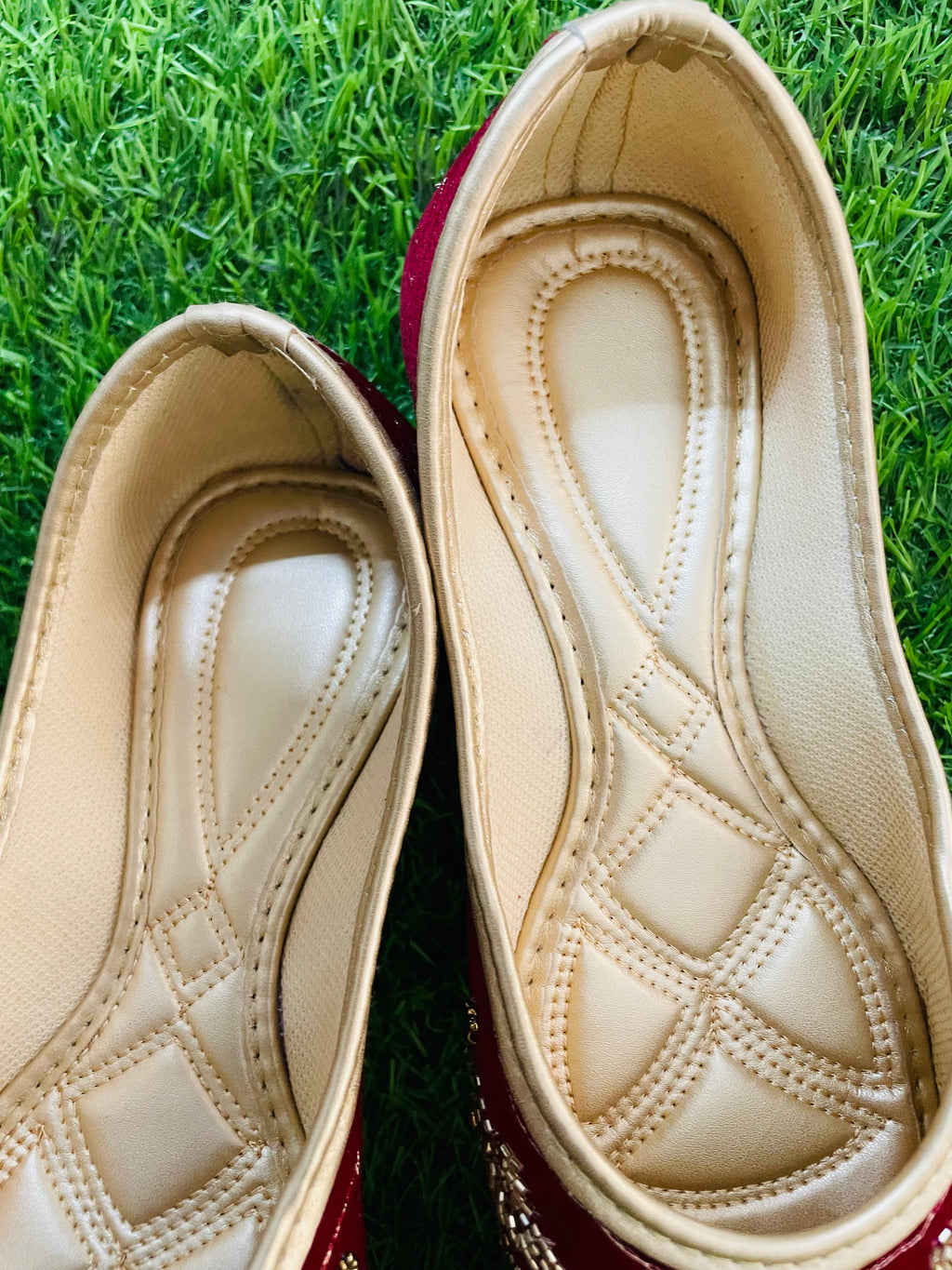 KAVE Classic Embroidered Velvet Jutti – DISCOUNT