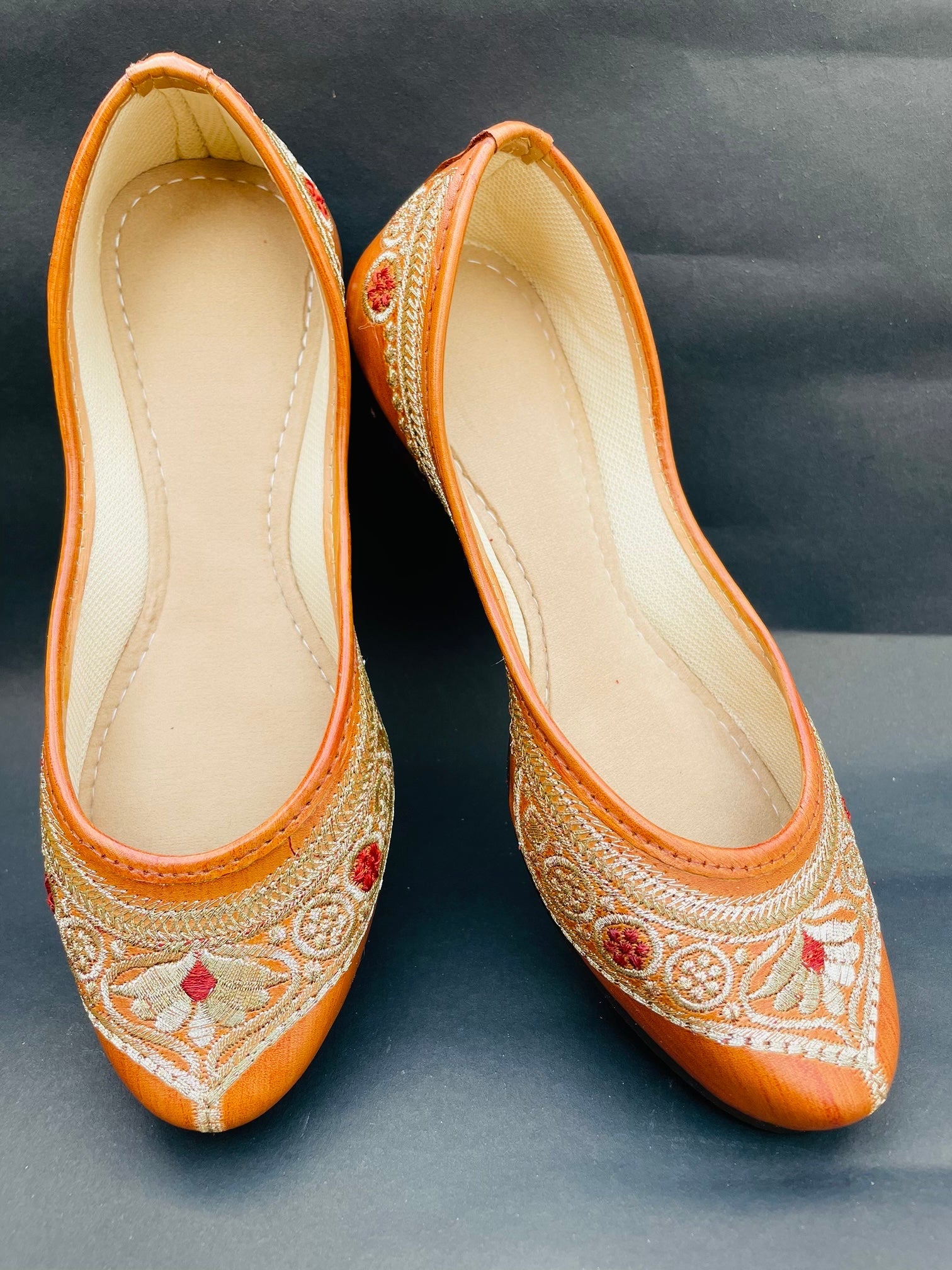 Amber Grace Embroidered Leather Jutti