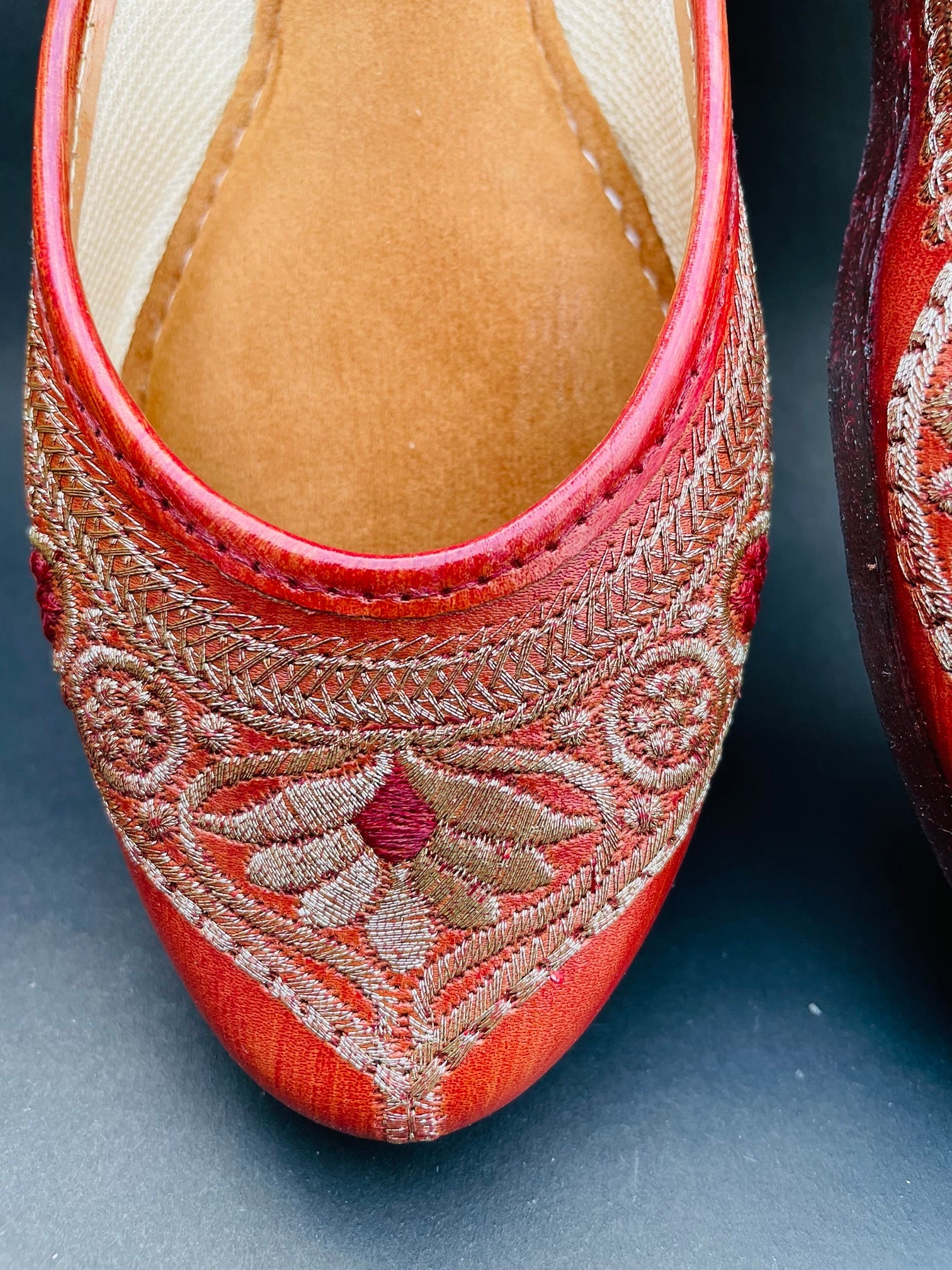 Rosé Radiance Embroidered Jutti