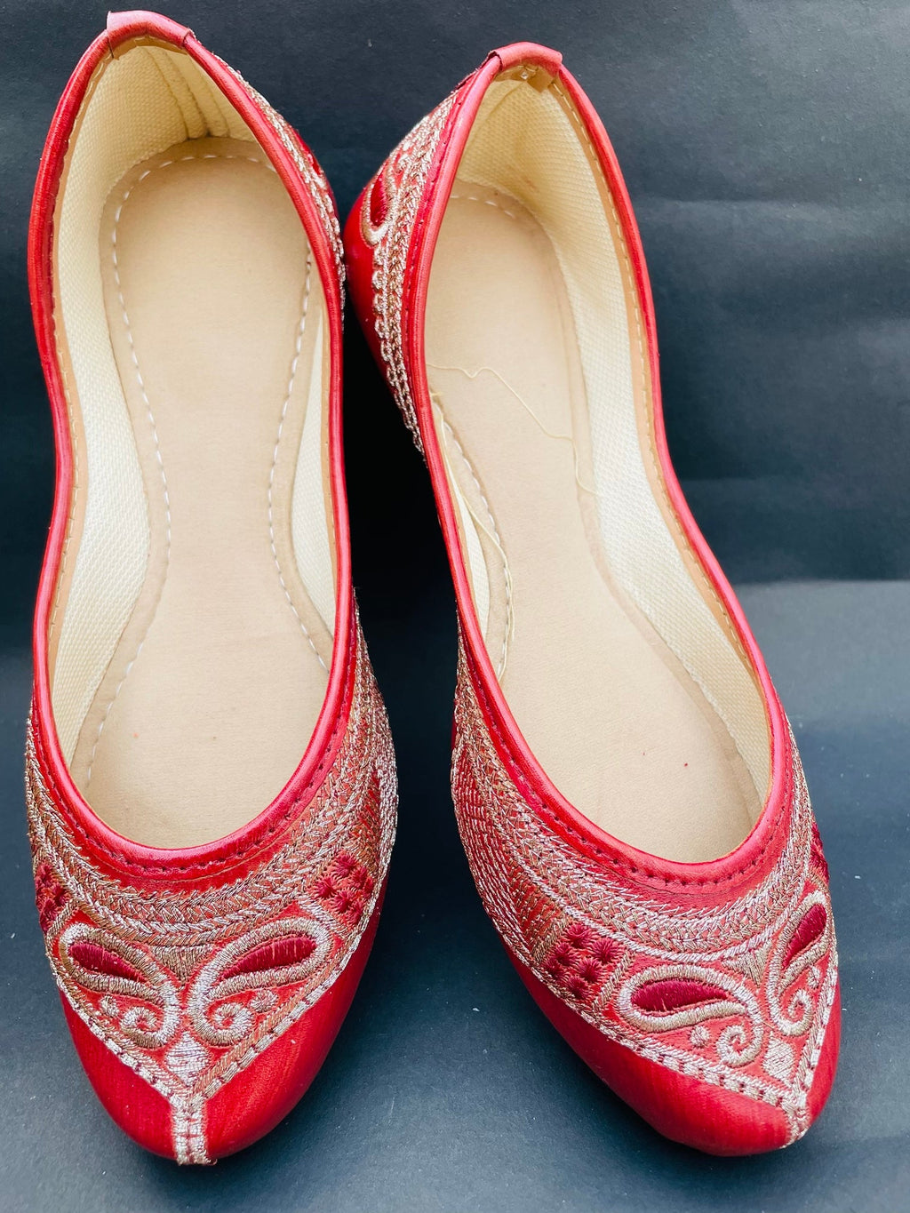 zameen noor wines -Red & Silver Elegance (Copy)