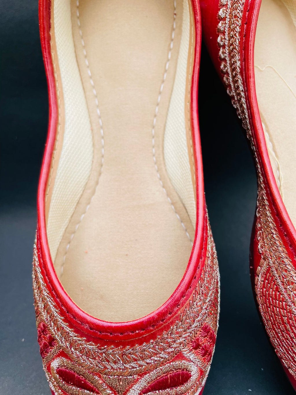 zameen noor wines -Red & Silver Elegance (Copy)