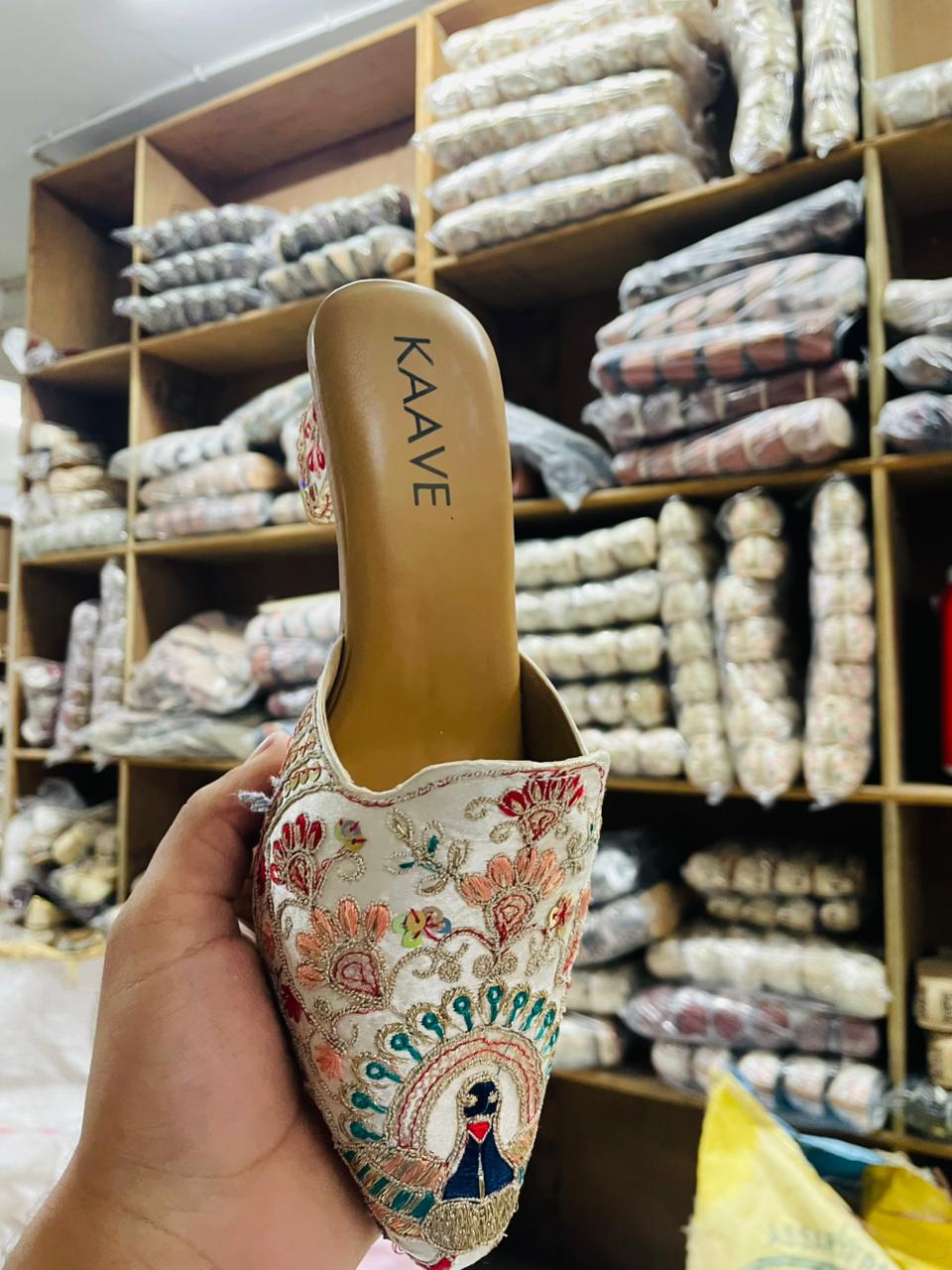 Heel Jutti with Peacock Face