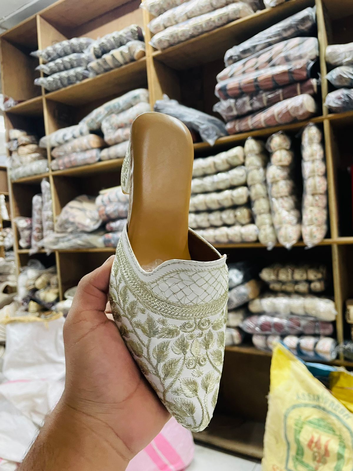 Heel Jutti with Osom White