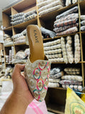 Heel Jutti with Circular Pattern