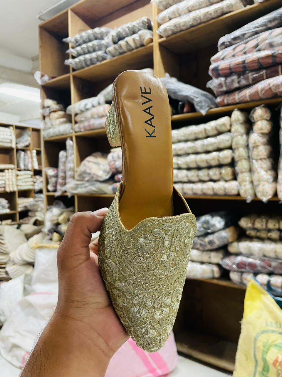 Heel Jutti with Silver Pattern