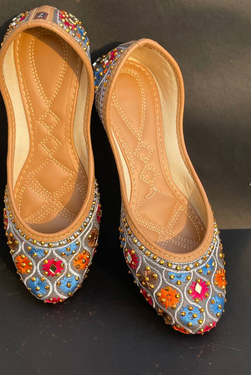sheesh kari jutti