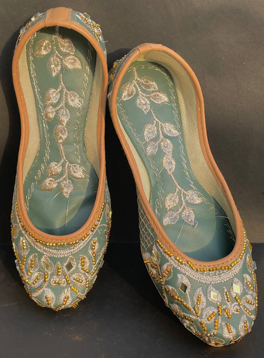 sheesh kari jutti